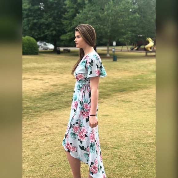 Floral high low wrap dress with flutter sleeves - Picture 2 of 6